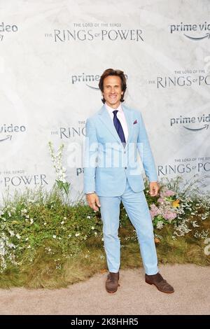 Simon Merrells assiste à la première mondiale de 'The Lord of the rings: The rings of Power' à Leicester Square, Londres. Banque D'Images