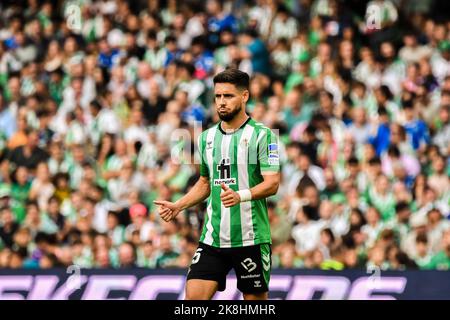 SÉVILLE, ESPAGNE - OCTOBRE 23: Alex Moreno de Real Betis Balompie réagit pendant le match entre Real Betis Balompie et Atletico de Madrid CF de la Liga Santander sur 27 août 2022 à Mestalla à Valence, Espagne. (Photo de Samuel Carreño/PxImages) Banque D'Images