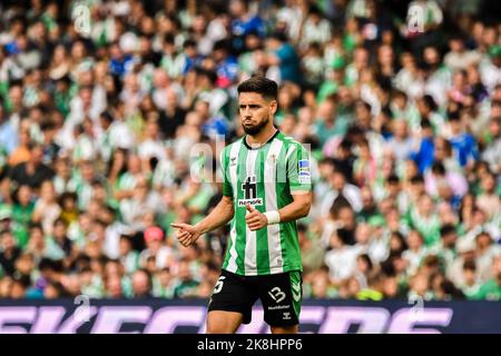 23 octobre 2022: SÉVILLE, ESPAGNE - OCTOBRE 23: Alex Moreno de Real Betis Balompie réagit pendant le match entre Real Betis Balompie et Atletico de Madrid CF de la Liga Santander sur 27 août 2022 à Mestalla à Valence, Espagne. (Credit image: © Samuel Carreño/PX Imagens via ZUMA Press Wire) Banque D'Images