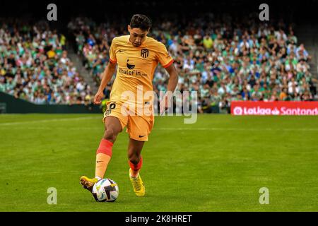 23 octobre 2022: SÉVILLE, ESPAGNE - OCTOBRE 23: Nahuel Molina de l'Atlético de Madrid contrôle le ballon pendant le match entre Real Betis Balompie et Atlético de Madrid CF de la Liga Santander sur 27 août 2022 à Mestalla à Valence, Espagne. (Credit image: © Samuel Carreño/PX Imagens via ZUMA Press Wire) Banque D'Images