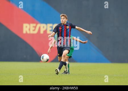 Barcelone, Espagne. 23rd octobre 2022. Pau Prim (Barcelone) football : Espagnol 'Liga Nacional Juvenil' Group 7 match entre le FC Barcelona Juvenil B 1-0 Damm CF Juvenil B au Camp de Futbol Ciutat Espotiva Joan Gamper à Barcelone, Espagne . Crédit: Mutsu Kawamori/AFLO/Alay Live News Banque D'Images