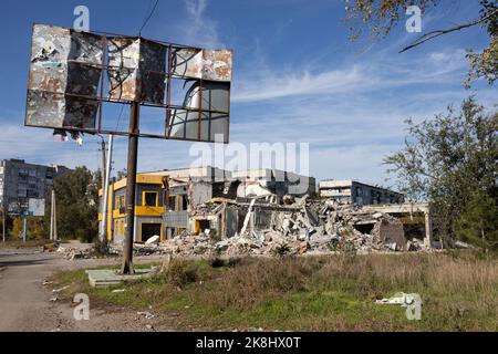 Bakhmut, Ukraine. 19th octobre 2022. Un bâtiment détruit suite à des bombardements russes dans la ville de Bakhmut. Bakhmut est l'une des villes les plus criées en première ligne de la guerre du Donbass depuis que la Russie a lancé son invasion à grande échelle de l'Ukraine sur l'24 février 2022. (Photo de Jan Husar/SOPA Images/Sipa USA) crédit: SIPA USA/Alay Live News Banque D'Images