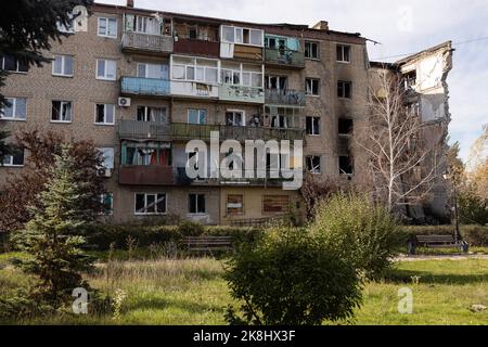 Bakhmut, Ukraine. 19th octobre 2022. Un bâtiment détruit suite à des bombardements russes dans la ville de Bakhmut. Bakhmut est l'une des villes les plus criées en première ligne de la guerre du Donbass depuis que la Russie a lancé son invasion à grande échelle de l'Ukraine sur l'24 février 2022. (Photo de Jan Husar/SOPA Images/Sipa USA) crédit: SIPA USA/Alay Live News Banque D'Images