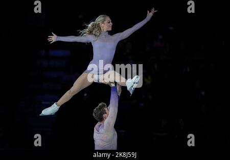 Norwood, Massachusetts, États-Unis. 23 octobre 2022. Alexa Knierim et Brandon Frazier des États-Unis patinent lors du gala de la compétition de patinage artistique de l'UIP sur 23 octobre 2022 à Norwood, aux États-Unis d'Amérique. Crédit : Mathieu Belanger/AFLO/Alay Live News Banque D'Images