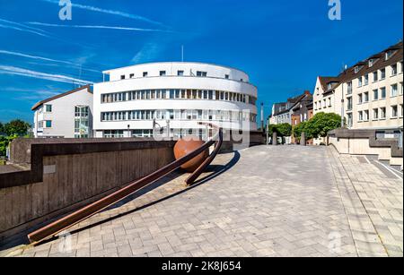 Monument ferroviaire sur un pont à Troisdorf - Rhénanie-du-Nord-Westphalie, Allemagne Banque D'Images