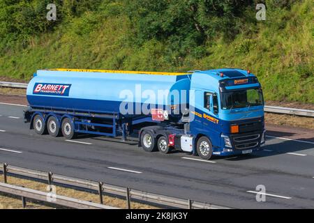 Barnett transport Ltd, transport routier et services de transport 2017 VOLVO FH500 6x2T PA HSLP; sur l'autoroute M6, Manchester, Royaume-Uni Banque D'Images