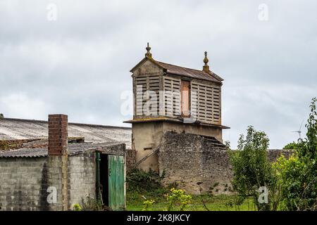 Magnifique village de Vigo en Galice, Espagne, unique pour ses horreos, graniers traditionnels Banque D'Images