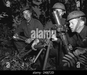 Norvège 19500916 'la Norvège prépare la paix armée' les photos ont été prises par l'employé actuel Sverre A. Børretzen qui sont inclus dans les exercices et les manœuvres très réalistes que l'armée, la marine et l'armée de l'air ont tenus dernièrement. Le gouvernement et d'autres autorités responsables soulèvent la question de la préparation accrue. De l'exercice avec l'armée. Photo; Sverre A. Børretzen / actuel / NTB Banque D'Images