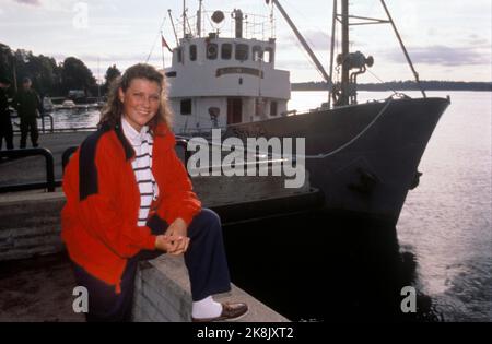 1990 août - la princesse Märtha Louise visite les forces armées. Ici, elle se tient sur la jetée. Photo: Knut falch / NTB Banque D'Images