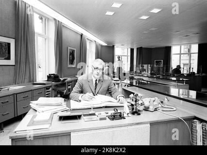 10 juin 1967 d'Oslo. Chroniqueur sportif Per Jorsett, ici au travail à Bykrewitt où il travaille comme secrétaire. Photo; Ivar Aaserud / courant / NTB Banque D'Images