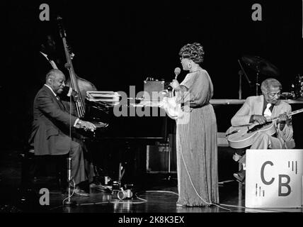 Oslo 19790709 la chanteuse de jazz Ella Fitzgerald et le Comte Basie (t.v.) et son orchestre sur scène pendant le concert dans la salle de concert. Photo Bjørn Sigurdsøn / NTB / NTB Banque D'Images