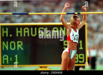 Coupe du monde Athlétisme - Athènes 1997 Une Hanne Haugland heureuse de saut après la liste a été 1,99 mètres dans le saut. Hanne devient ainsi champion du monde en hauteur. Santé. Photo: Erik Johansen / NTB Banque D'Images