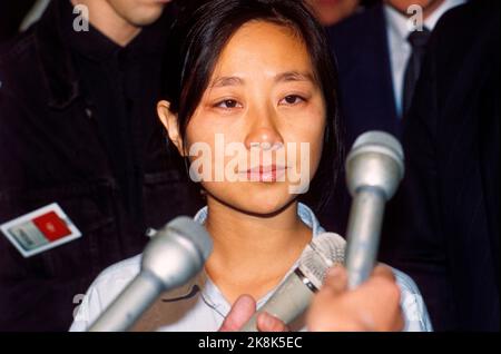 Oslo 23 - 28 août 1990. Chai Ling, étudiant en psychologie et chef d'étudiant, est né en 1966 à Oslo dans le cadre de la "Hat Conference". Elle a été une personne clé lors de la révolte étudiante en Chine, à Beijing, en 1989. Elle a fui la Chine en avril 1990, après un séjour à Paris, elle a déménagé aux États-Unis où elle vit maintenant avec le mari américain. Photo; Morten Holm / NTB Banque D'Images