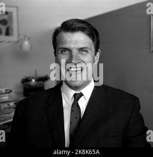 Oslo 196306. Auteur Finn Alnæs, portrait. Il a remporté le prix norvégien dans le concours de la Roumanie nordique, et est à Gyldendal Forlag pour recevoir le prix. Photo Ivar Aaserud / courant / NTB Banque D'Images