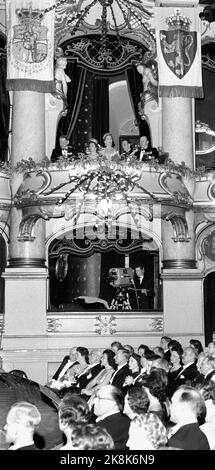 Oslo 196002 11-12. La reine Ingrid et le roi Frederik du Danemark lors d'une visite officielle en Norvège. Ici de la représentation de gala au Théâtre National King Frederik (t photo: Ivar Aaserud Current / NTB Banque D'Images