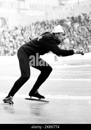 Oslo 19520217 : Jeux Olympiques d'hiver, patinage, 5000 mètres à Bislett : Sverre Haugli (NOR) en action. Il a remporté la médaille de bronze. Photo NTB / NTB. Banque D'Images