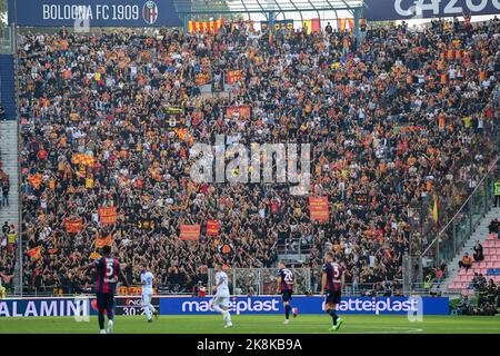 Bologne, Italie. 23rd octobre 2022. US Lecce Supporters au cours du FC de Bologne vs US Lecce, football italien série A match à Bologne, Italie, 23 octobre 2022 crédit: Agence de photo indépendante/Alamy Live News Banque D'Images