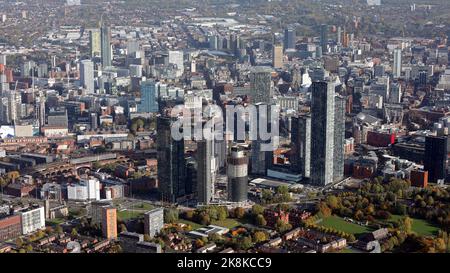 Vue aérienne du centre-ville de Manchester depuis le sud-ouest Banque D'Images