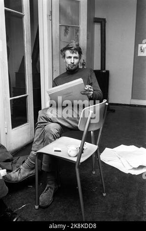 Oslo novembre 1966 l'acteur Wenche Foss est conçu par dix artistes norvégiens différents, tous membres de la société des jeunes artistes. Ici elle est conçue par Frans Widerberg. Photo: Ivar Aaserud / courant / NTB Banque D'Images