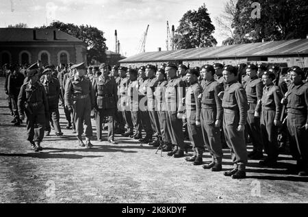 Oslo 19450526 le prince héritier Olav inspecte les soldats norvégiens à Akershus. Défilé pour le prince héritier à Akershus. Photo: NTB *** photo non traitée ***** Banque D'Images