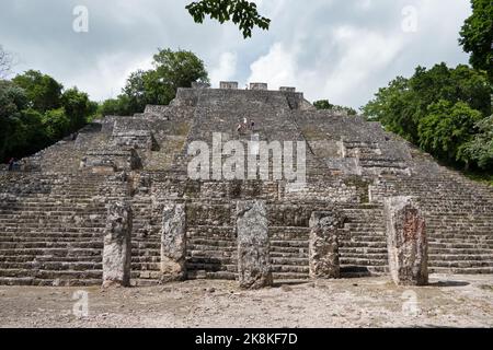Vue sur Calakmul, un site archéologique Maya situé au cœur des jungles de l'État mexicain de Campeche. La pyramide appelée structure 2 (ou structure II) Banque D'Images