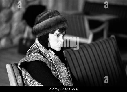 Røros 19721209: L'acteur Jane Fonda est à Røros pour jouer Nora dans le film "A Doll's House". Chapeau de fourrure. Photo: Ivar Aaserud / courant / NTB Banque D'Images