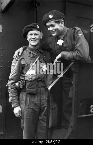 Oslo 194505 Peace Days, mai 1945. Des soldats anglais et norvégiens arrivent à l'East Railway en mai 1945. Drapeau norvégien sur la locomotive. Photo NTB / NTB Banque D'Images