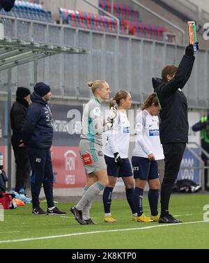 Oslo, Norvège. 23rd octobre 2022. Oslo, Norvège, 23 octobre 2022: Changement de gardien de but pendant le match de fin de match à Toppserien entre Valerenga et Stabaek à l'Intility Arena à Oslo, Norvège (Ane Frosaker/SPP) Credit: SPP Sport Press photo. /Alamy Live News Banque D'Images