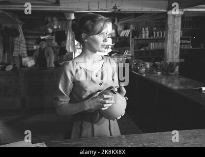 Kjerringøy 19620623. Film d'enregistrement basé sur 'Pan' de Hamsun sur Kjerringøy. Ici, Liv Ullmann qui a un des rôles principaux dans le film. Photo: Sverre A. Børretzen courant / NTB Banque D'Images