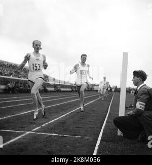 Sarpsborg 19540815 NM en athlétisme. Objectif à l'un des exercices de course. Audun Boysen (TV) et Erik Sarto en action. Photo: NTB / NTB Banque D'Images