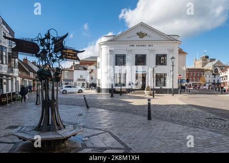 L'ancien Corn Exchange dans le centre-ville de Romsey, Hampshire, Angleterre, Royaume-Uni, un bâtiment historique classé Grade II* Banque D'Images