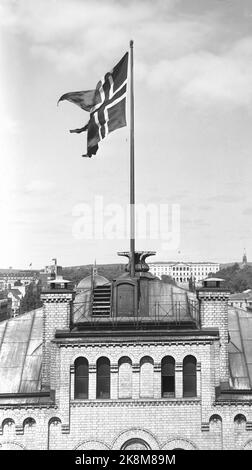 Oslo 19550607. Le 50th anniversaire de la dissolution de l'Union 1905. Le bâtiment Storting avec le drapeau norvégien en 1905. Le château en arrière-plan. Photo: Allan, Nordby, Stage et Svensson NTB / NTB Banque D'Images