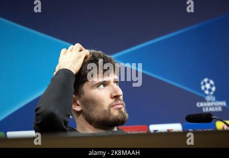 Dortmund, Allemagne. 24th octobre 2022. Football : Ligue des champions, Borussia Dortmund - Manchester City Group Stage, Groupe G, Matchday 5. Gregor Kobel, gardien de but de Borussia Dortmund, parle lors d'une conférence de presse. Credit: Bernd Thissen/dpa/Alay Live News Banque D'Images