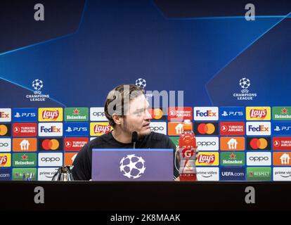 Dortmund, Allemagne. 24th octobre 2022. Football : Ligue des champions, Borussia Dortmund - Manchester City Group Stage, Groupe G, Matchday 5. Edin Terzic, entraîneur de Borussia Dortmund, parle lors d'une conférence de presse. Credit: Bernd Thissen/dpa/Alay Live News Banque D'Images