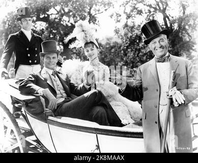 LOUIS JOURDAN LESLIE CARON et MAURICE CHEVALIER à GIGI 1958 réalisateur VINCENTE MINNELLI basé sur novella par Colette scénario / paroles Alan jay Lerner musique Frederick Loewe conception de production / costumes Cecil Beaton producteur Arthur Freed Metro Goldwyn Mayer Banque D'Images