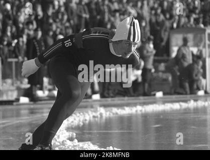 9 février 1975 d'Oslo. Championnats du monde au stade Bislett. Amund Sjøbrend gagne 1500 mètres. Photo: NTB / NTB Banque D'Images