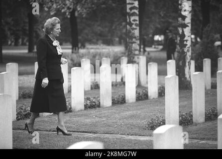 Oslo 19860912. La première ministre de la Bristian Margaret Thatcher lors d'une visite officielle en Norvège. La première ministre Margaret Thatcher à Vestre Gravlund, où elle a déposé une couronne sur les monuments commémoratifs de guerre. Photo: Bjørn Sigurdsøn NTB / NTB Banque D'Images
