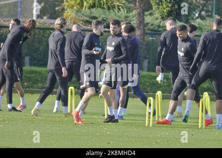 Cobham, Surrey, Royaume-Uni. 24th octobre 2022. Les joueurs du club de football de Chelsea s'entraîner au stade de l'académie de Cobham des clubs, pour leur match de la Ligue des Champions contre le FC Salzburg demain en Autriche ici: Credit: Motofoto/Alay Live News Banque D'Images