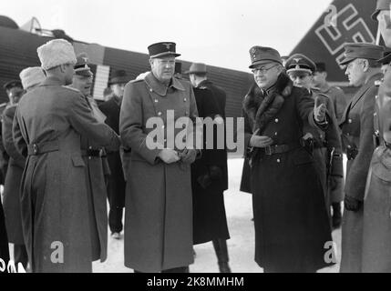 WW2 Oslo 19420202 le ministre-président Vidkun Quisling (au milieu) arrive à Fornebu et Oslo après une visite en Allemagne. Photo: Kihle / NTB *** photo non traitée ***** Banque D'Images