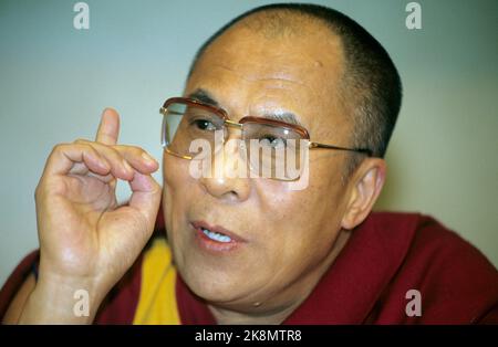 Oslo 198912 : Prix Nobel de la paix 1989 au Dalaï Lama. Conférence de presse Dalaï Lama. Photo: Knut falch Banque D'Images