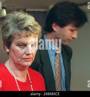Rena. La société de pierre angulaire Rena Karton près de la faillite. La compagnie, la municipalité et la communauté locale luttent pour la poursuite de leurs activités. La photo: Le Premier ministre Jens Stoltenberg ne donnerait pas à Rena Karton une garantie de 5 à 10 millions de NOK. Ainsi, le maire d'Åse Granlien Østmo, dans la municipalité d'Åmot, craint que la société en faillite ne soit perdue à jamais. (Photo NTB : Jon EEG) Banque D'Images