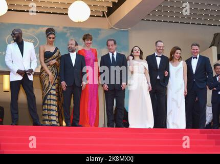 Le jury du Festival : Ladj Ly (costume de Dior), Deepika Padukone (robe de Sabyasachi), Ashgar Farhadi, Rebecca Hall (robe de Gucci), Vincent Lindon (costume de Dior), Noomi Rapace (robe de Dior), Joachim Trèves, Jasmine Trinca (robe de Gucci), Vincent Lindon (robe de Dior), Jeff Coupámis Armani, Jeff Nichols (costume de Pix). ('final Cut') Festival de Cannes projection 75th Festival de Cannes 17 mai 2022 Banque D'Images