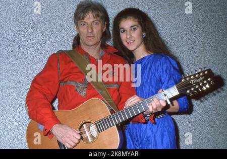 Portrait de la chanteuse canadienne Céline Dion et de la chanteuse française Hugues Aufray en 1985. Banque D'Images