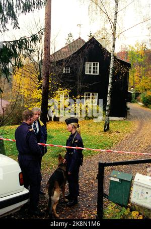 Oslo 19931011. William Nygaard, directeur de publication, a été abattu et grièvement blessé à l'extérieur de son domicile à Dagaliveien. Des enquêteurs de police sur les lieux à la suite de la tentative de meurtre. En arrière-plan, la maison de Nygaard. NTB archive photo Jon EEG / NTB Banque D'Images