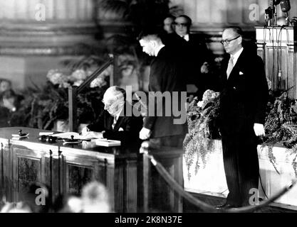 Washington États-Unis 19490404 la Norvège dans l'OTAN. L'ambassadeur de Norvège aux États-Unis Wilhelm Munthe les sentiers du matin signent le Pacte atlantique. TH. Ministre des Affaires étrangères Halvard Lange. Photo: US information Service / Archives NTB / NTB Banque D'Images