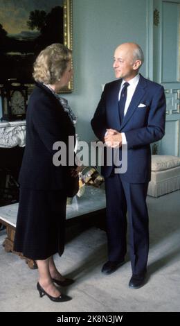 Oslo 19860912. La première ministre de la Bristian Margaret Thatcher lors d'une visite officielle en Norvège. Ici, le Premier ministre Margaret Thatcher a eu une conversation avec l'ancien Premier ministre Kåre Willoch (H). Photo: Inge Gjellesvik NTB / NTB Banque D'Images
