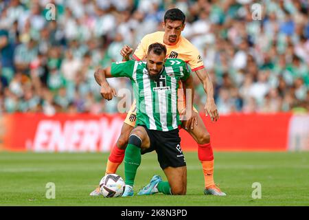 Stefan Savic de l'Atlético de Madrid et Borja Iglesias de Real Betis pendant le match de la Liga entre Real Betis et Atletico de Madrid joué au stade Benito Villamarin sur 23 octobre 2022 à Séville, Espagne. (Photo par Antonio Pozo / PRESSIN) Banque D'Images