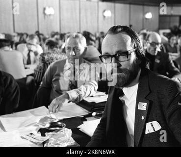 Oslo 16 mars 1975. Le parti de gauche socialiste tient le Congrès national. Ici Berge Furre est vu. Photo: Henrik Laurvik / NTB Banque D'Images