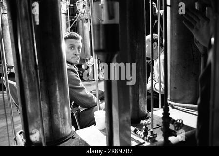 Rjukan janvier 1965 enregistrement de 'héros de Telemark' à Rjukan. Sur les saboteurs d'eau lourde de Kompani linge. Sabotage vers la centrale électrique de Vemork. La société britannique Benton film pose avec un personnel de 120. Le numéro un est l'acteur américain Kirk Douglas. Il est ici pendant l'enregistrement. Photo: Sverre A. Børretzen / actuel / NTB Banque D'Images