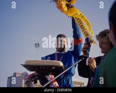 Oslo 19890701 Bislett Games, ici Carl Lewis et Hanne Krogh, 'speaker'. Photo: Olav Olsen / NTB Banque D'Images